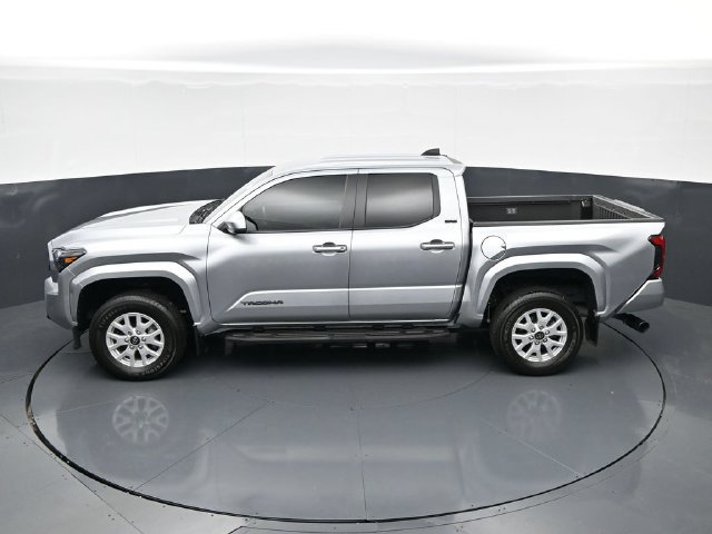 Used 2024 Toyota Tacoma SR5 AWD/4WD image 36