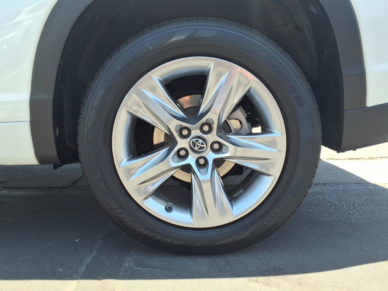 Used 2018 Toyota Highlander Limited FWD image 9