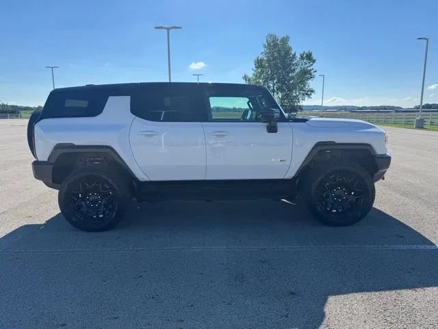 New 2026 GMC Hummer EV SUV w/ LPO, Illumination Package AWD/4WD image 8