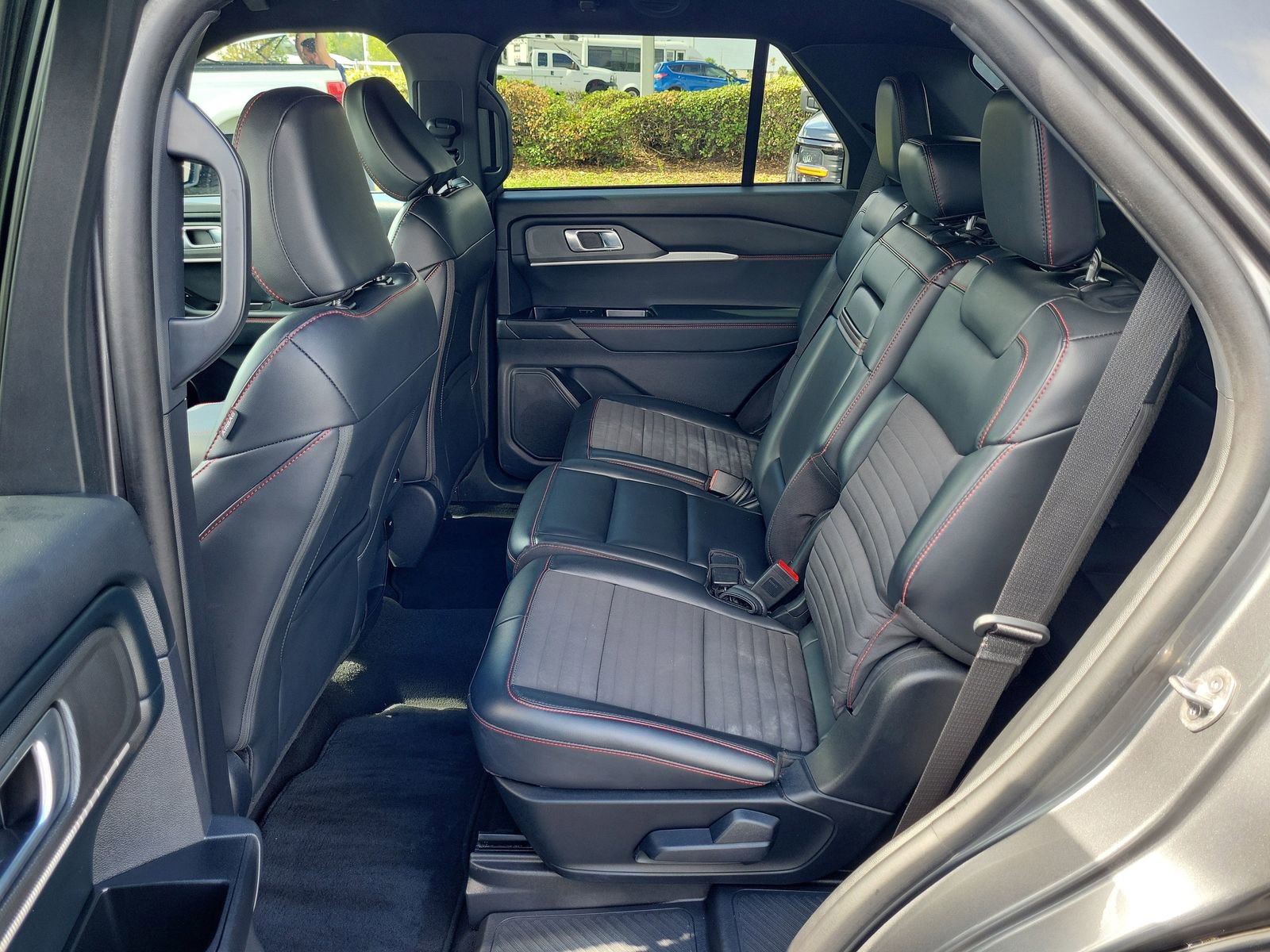 Certified 2025 Ford Explorer ST-Line w/ ST-Line Street Pack AWD/4WD image 11