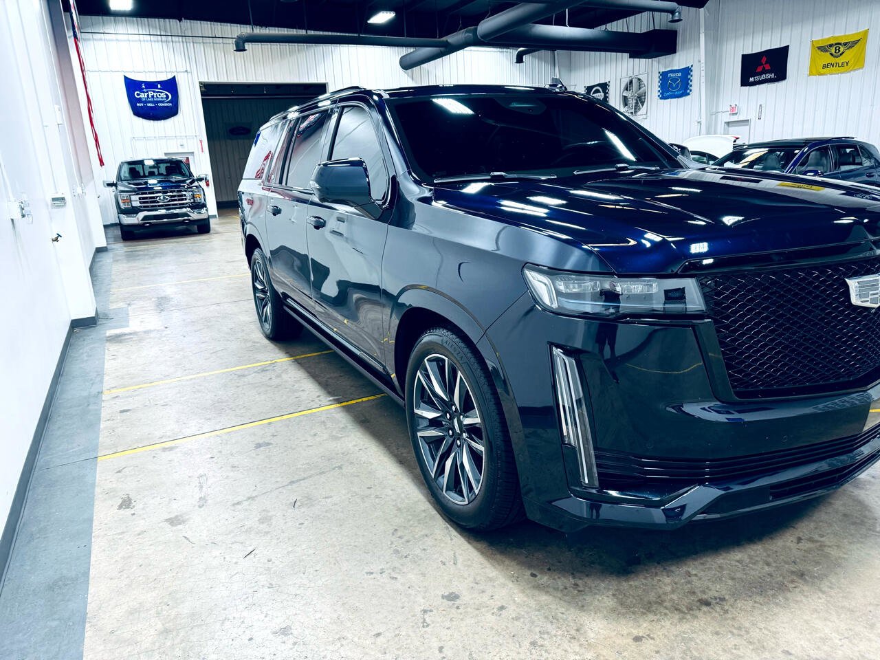 Used 2024 Cadillac Escalade ESV Sport Platinum image 18