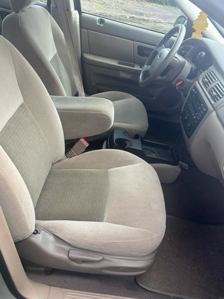 Used 2006 Ford Taurus SE FWD image 21