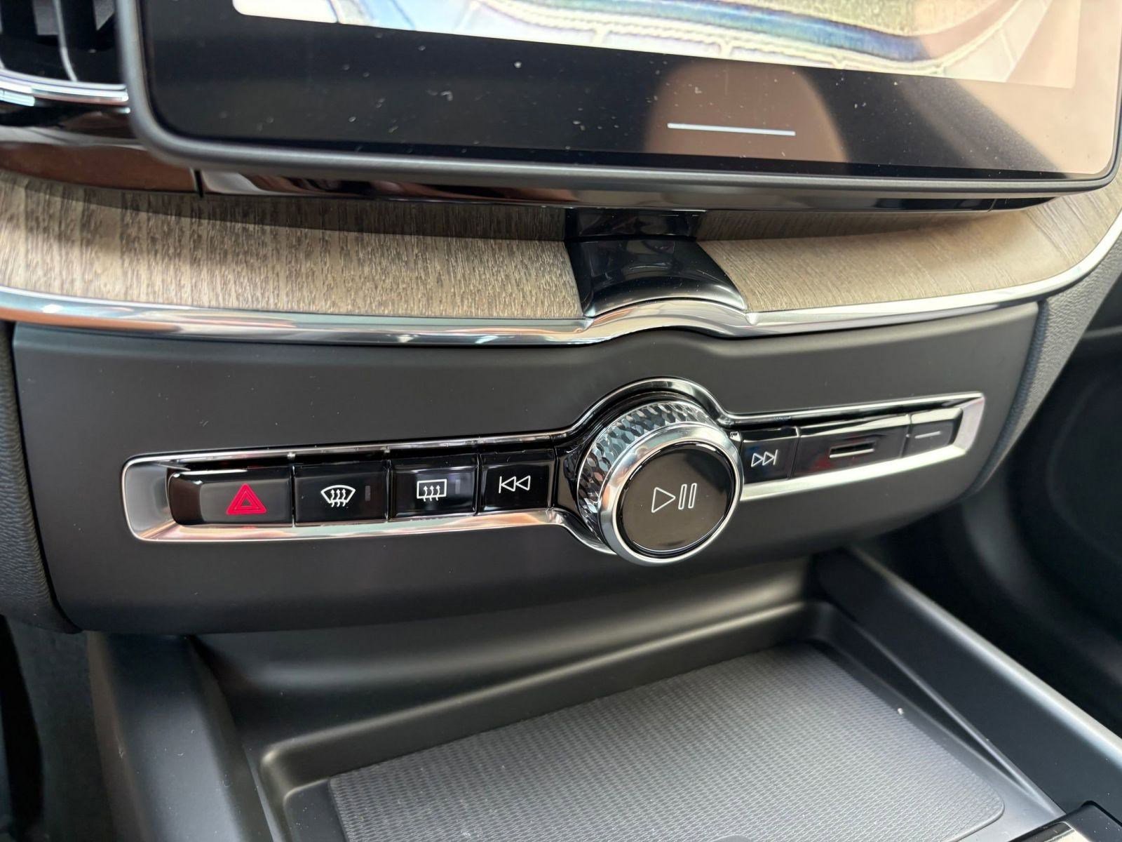 New 2026 Volvo XC60 B5 Plus w/ Protection Package Premier image 20