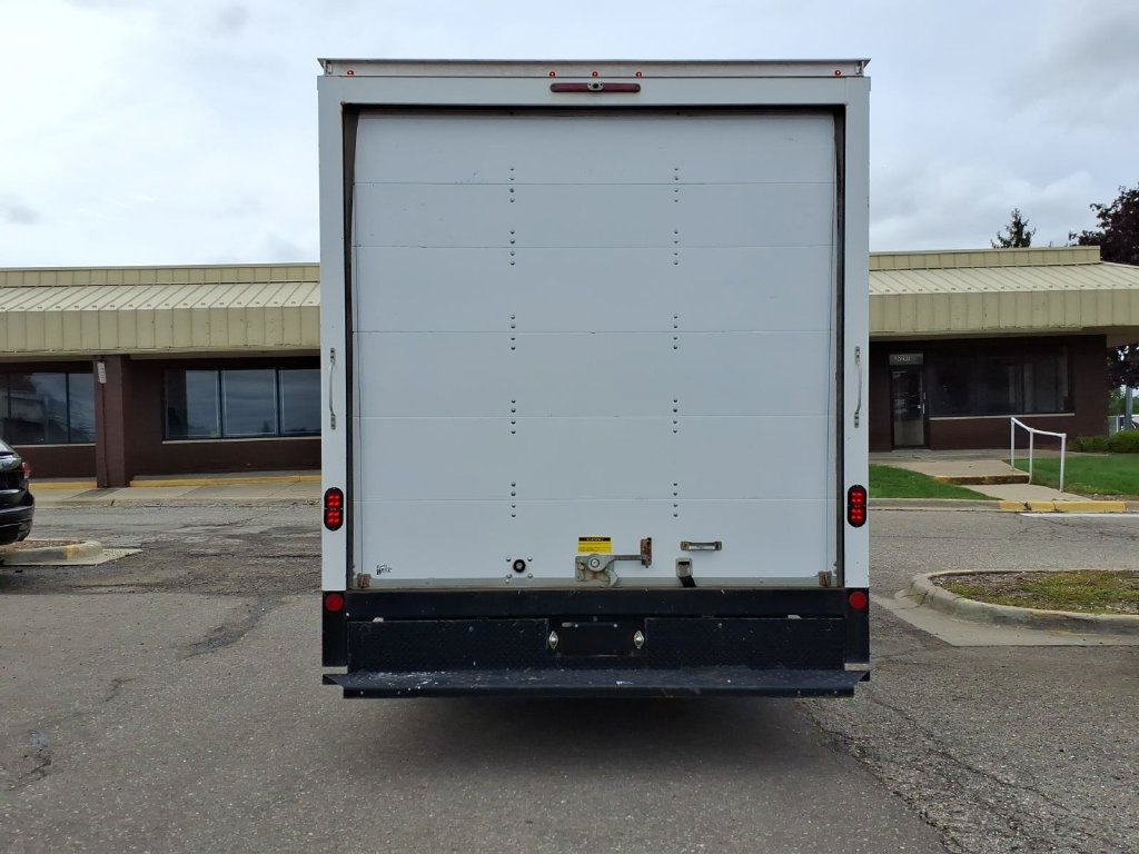 Used 2022 Ford E-450 and Econoline 450 Super Duty w/ Power Windows & Locks Group RWD image 3