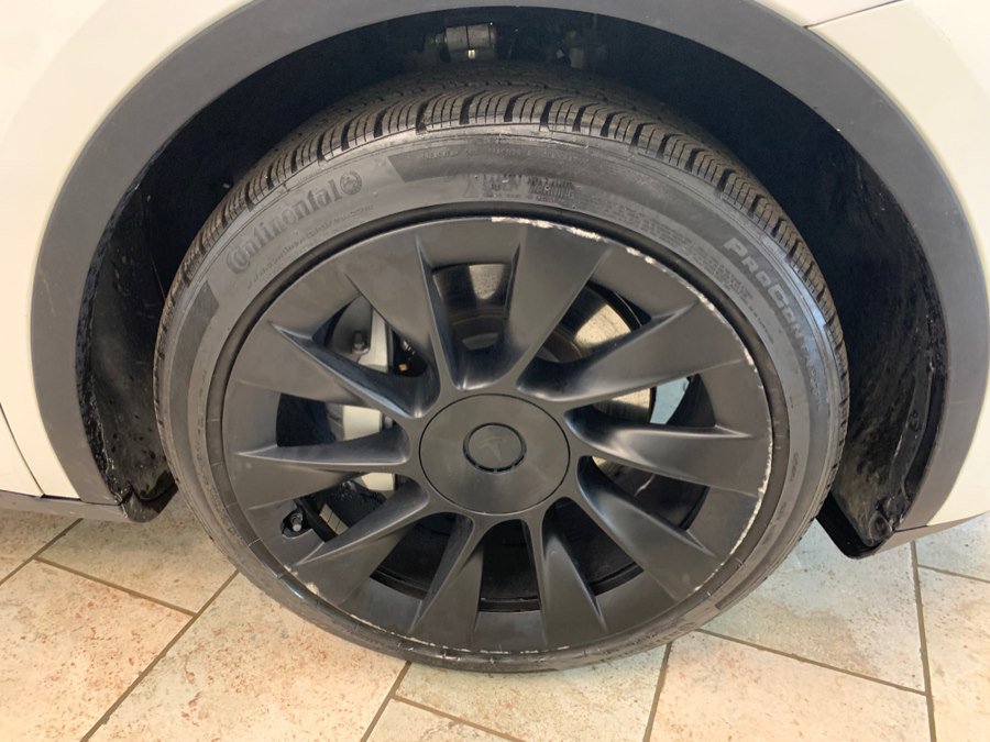 Used 2021 Tesla Model Y Long Range image 9