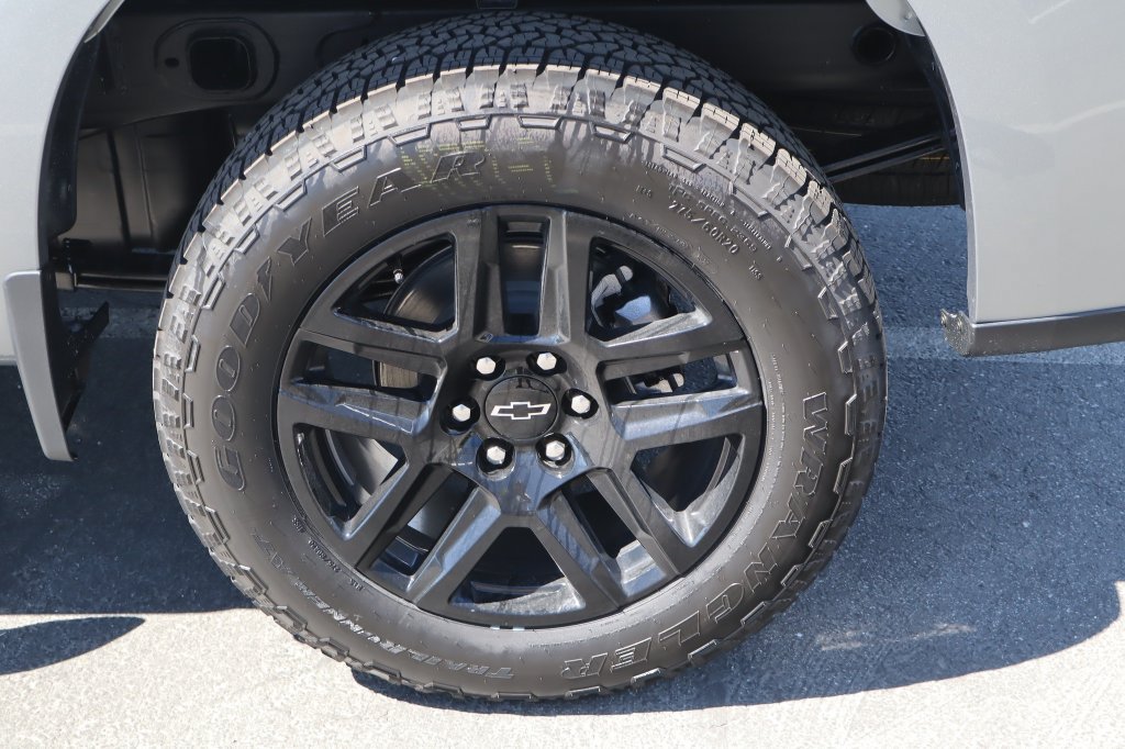 New 2026 Chevrolet Silverado 1500 Custom w/ Turbomax Blackout Package AWD/4WD image 16