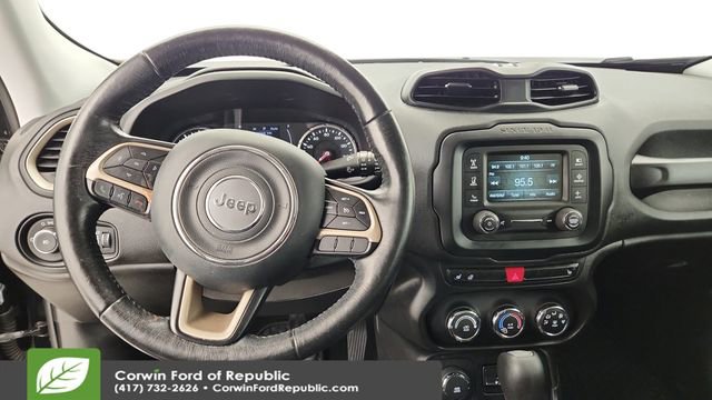 Used 2017 Jeep Renegade Latitude w/ Cold Weather Group image 14