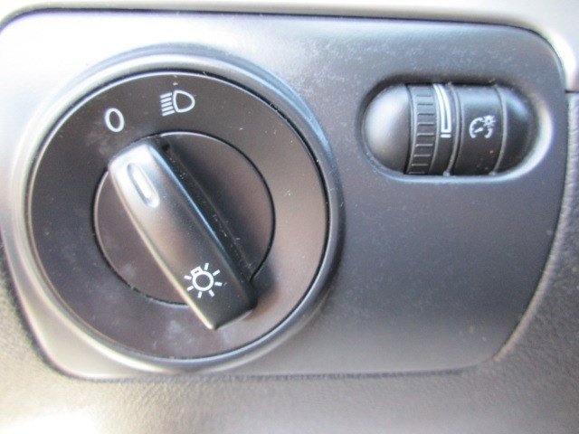 Used 2010 Volkswagen Golf 4-Door image 17