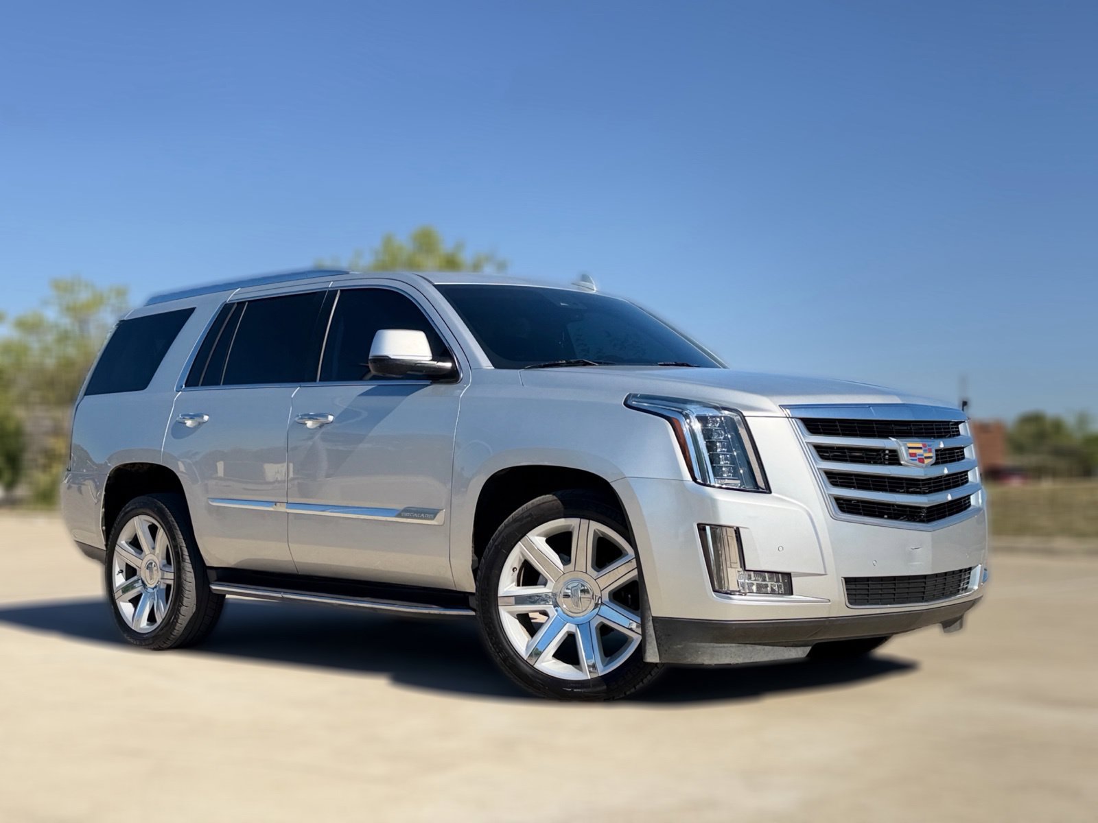 Used 2016 Cadillac Escalade Luxury AWD/4WD image 2