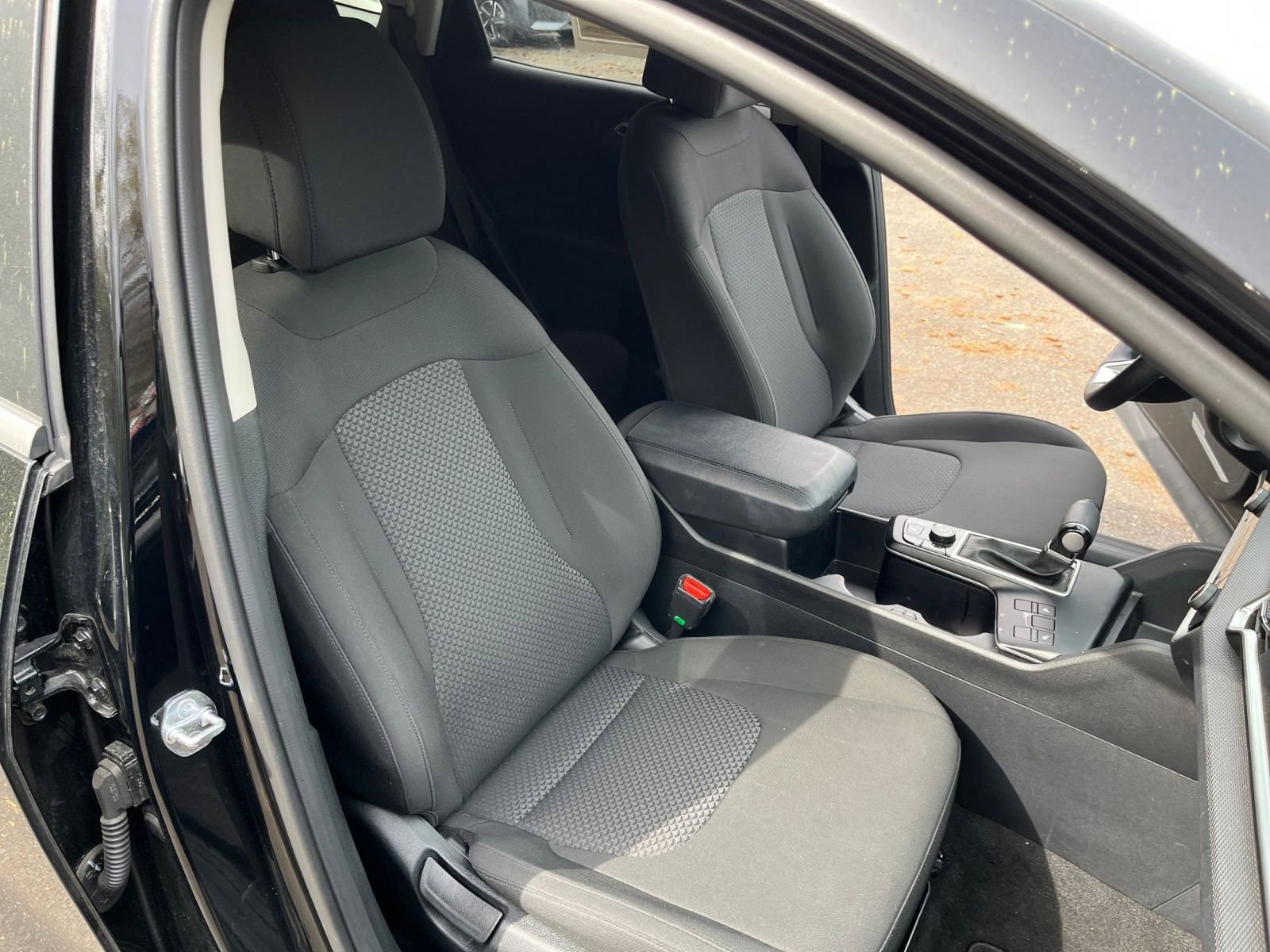 Used 2025 Kia Sportage LX image 35