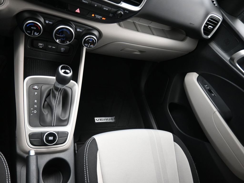 Used 2025 Hyundai Venue SEL image 9