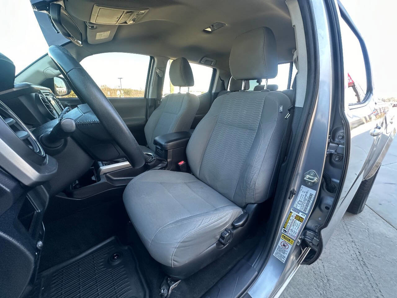 Used 2016 Toyota Tacoma SR5 w/ SR5 Appearance Package (SN) AWD/4WD image 6