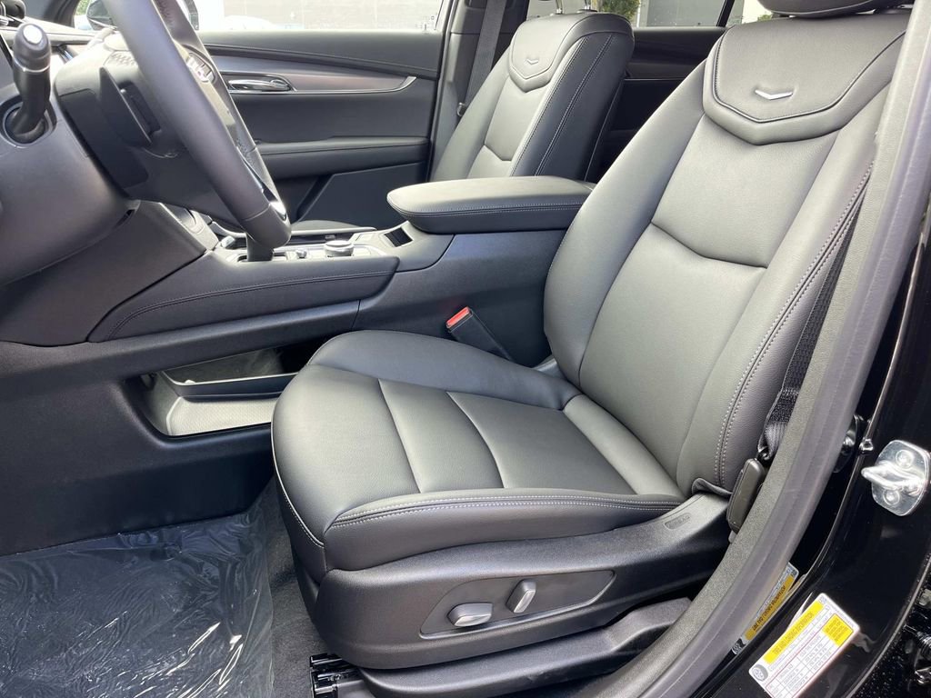 New 2025 Cadillac XT6 Luxury image 22