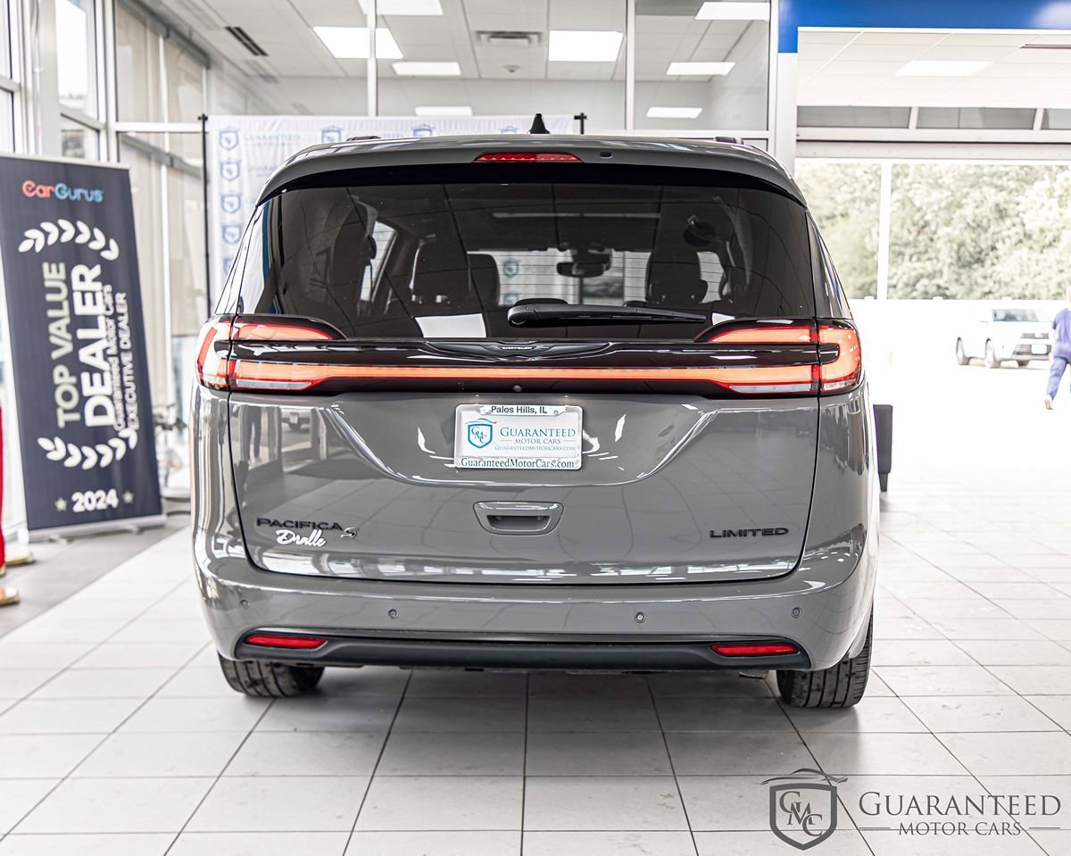 Used 2025 Chrysler Pacifica Limited FWD image 14