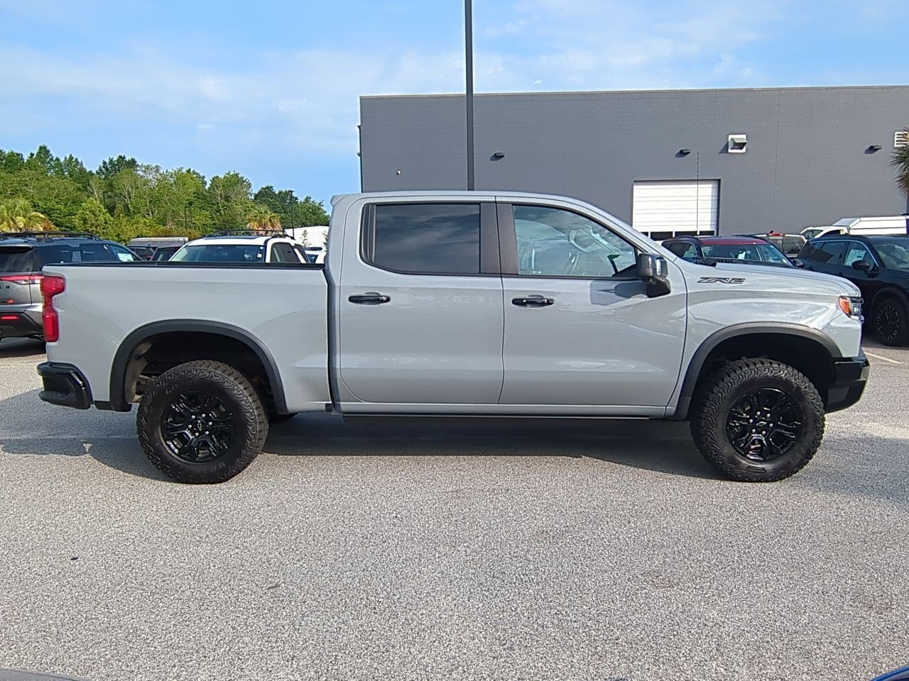 Used 2024 Chevrolet Silverado 1500 ZR2 w/ Technology Package AWD/4WD image 2