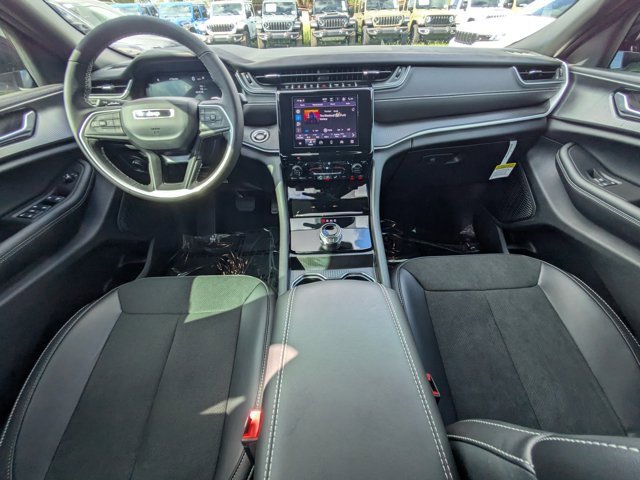 New 2025 Jeep Grand Cherokee L Laredo image 13