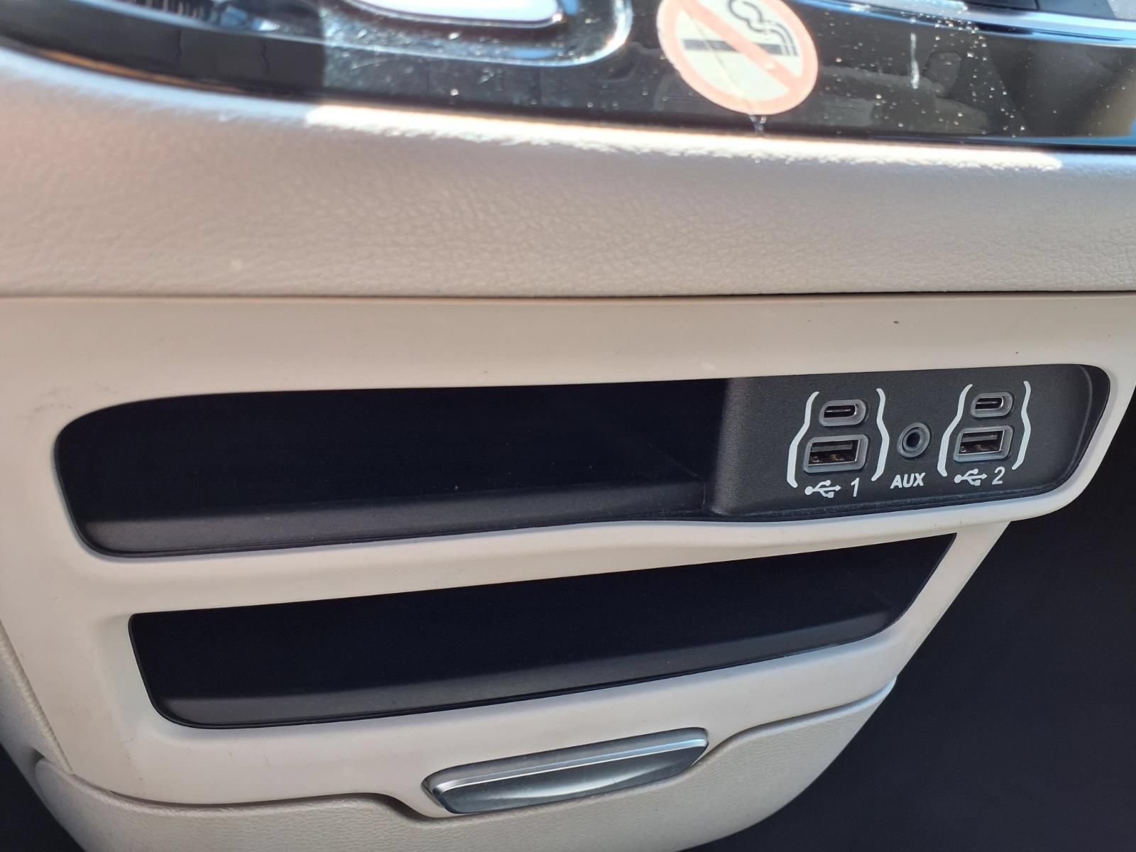 Used 2023 Chrysler Voyager LX FWD image 13