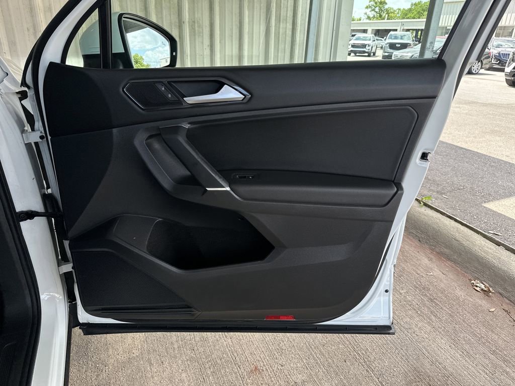 Used 2018 Volkswagen Tiguan SE image 34