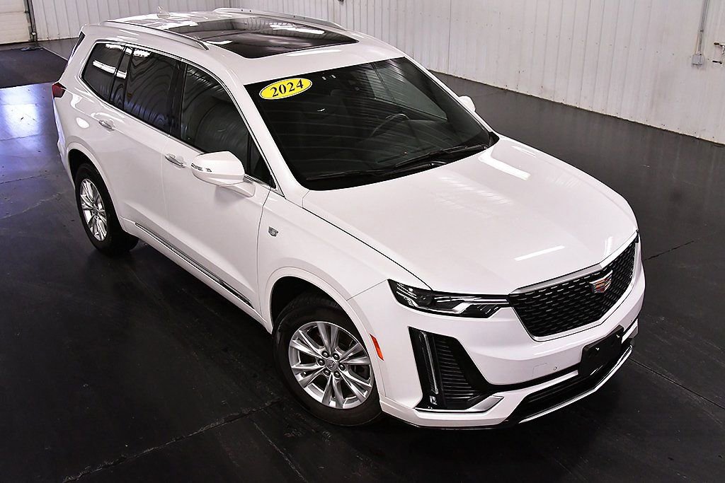 Used 2024 Cadillac XT6 Luxury w/ LPO, Floor Liner Package image 13