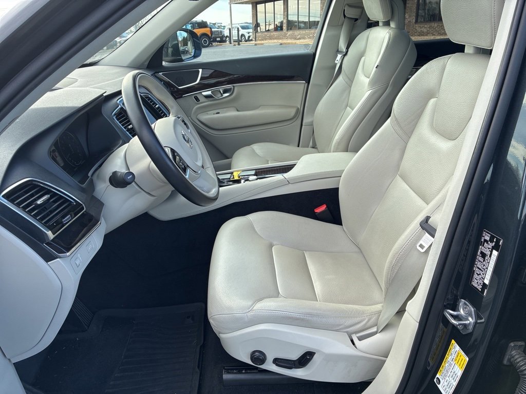Used 2017 Volvo XC90 T6 Momentum w/ Vision Package image 14