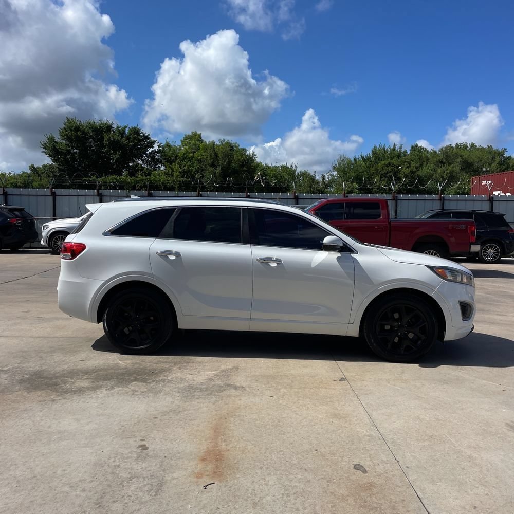 Used 2016 Kia Sorento SX FWD image 4