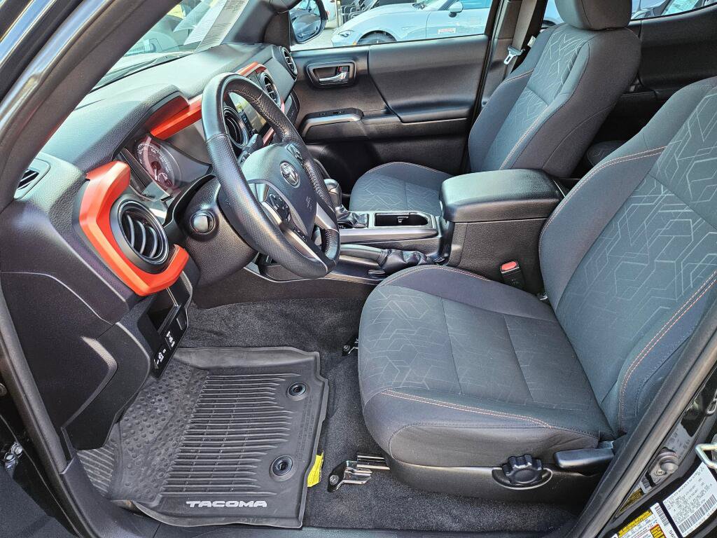 Used 2016 Toyota Tacoma TRD Sport w/ Premium & Technology Package AWD/4WD image 14