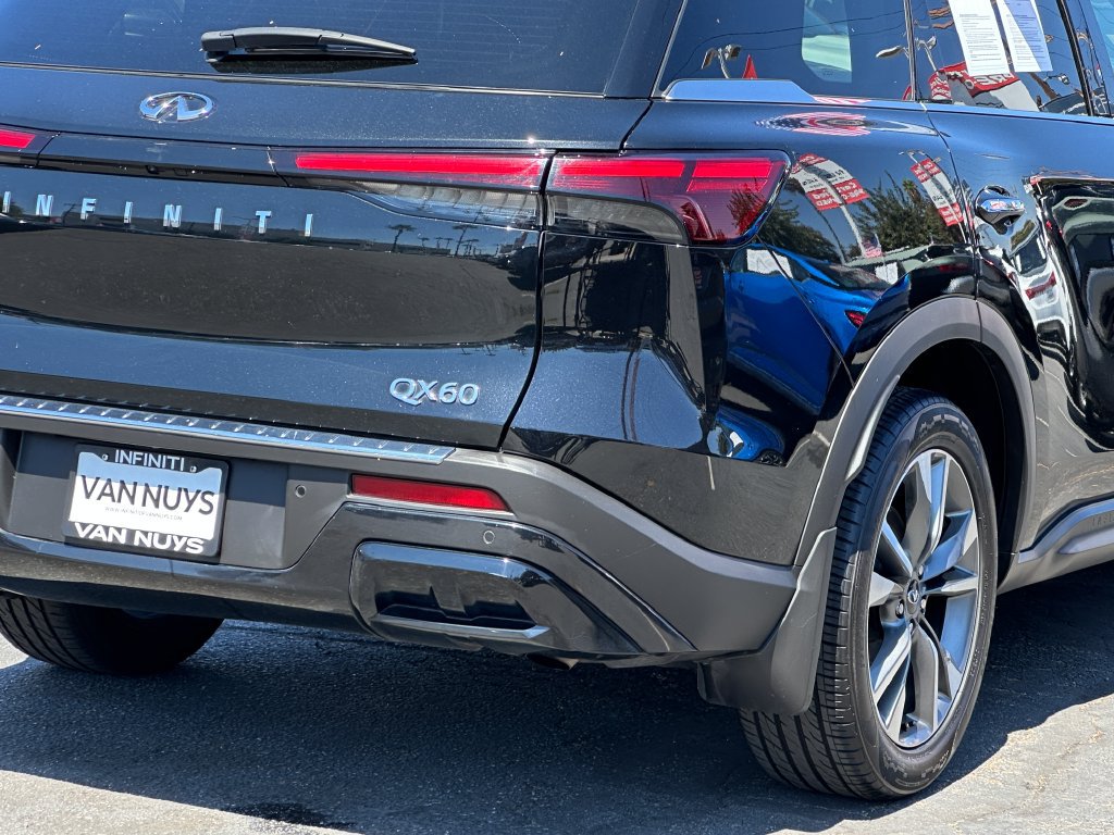 Used 2023 INFINITI QX60 Luxe w/ Cargo Package FWD image 8