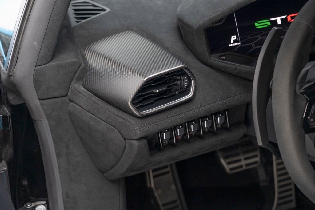 Used 2022 Lamborghini Huracan STO RWD image 21