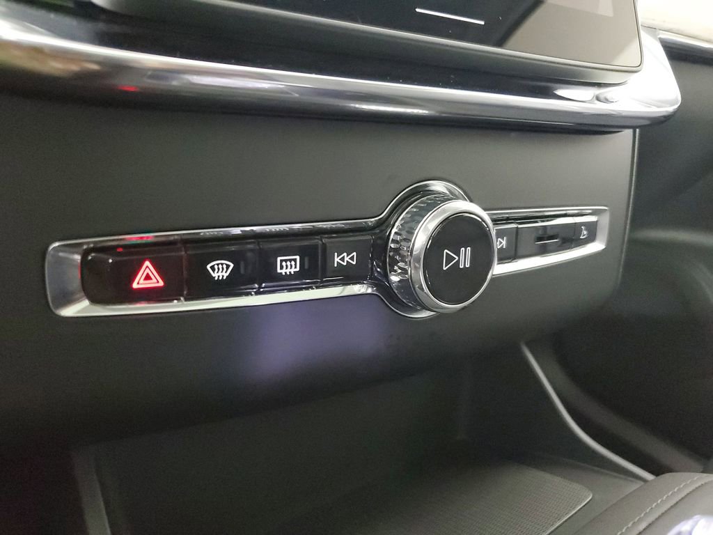 Certified 2025 Volvo XC90 B6 Core w/ Climate Package image 33