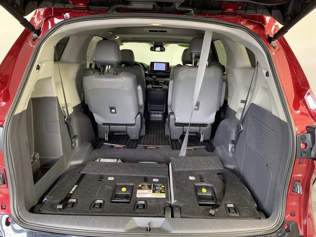Used 2024 Toyota Sienna Limited image 8
