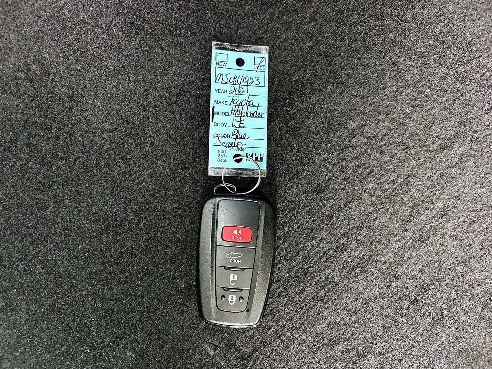 Used 2021 Toyota Highlander LE image 36
