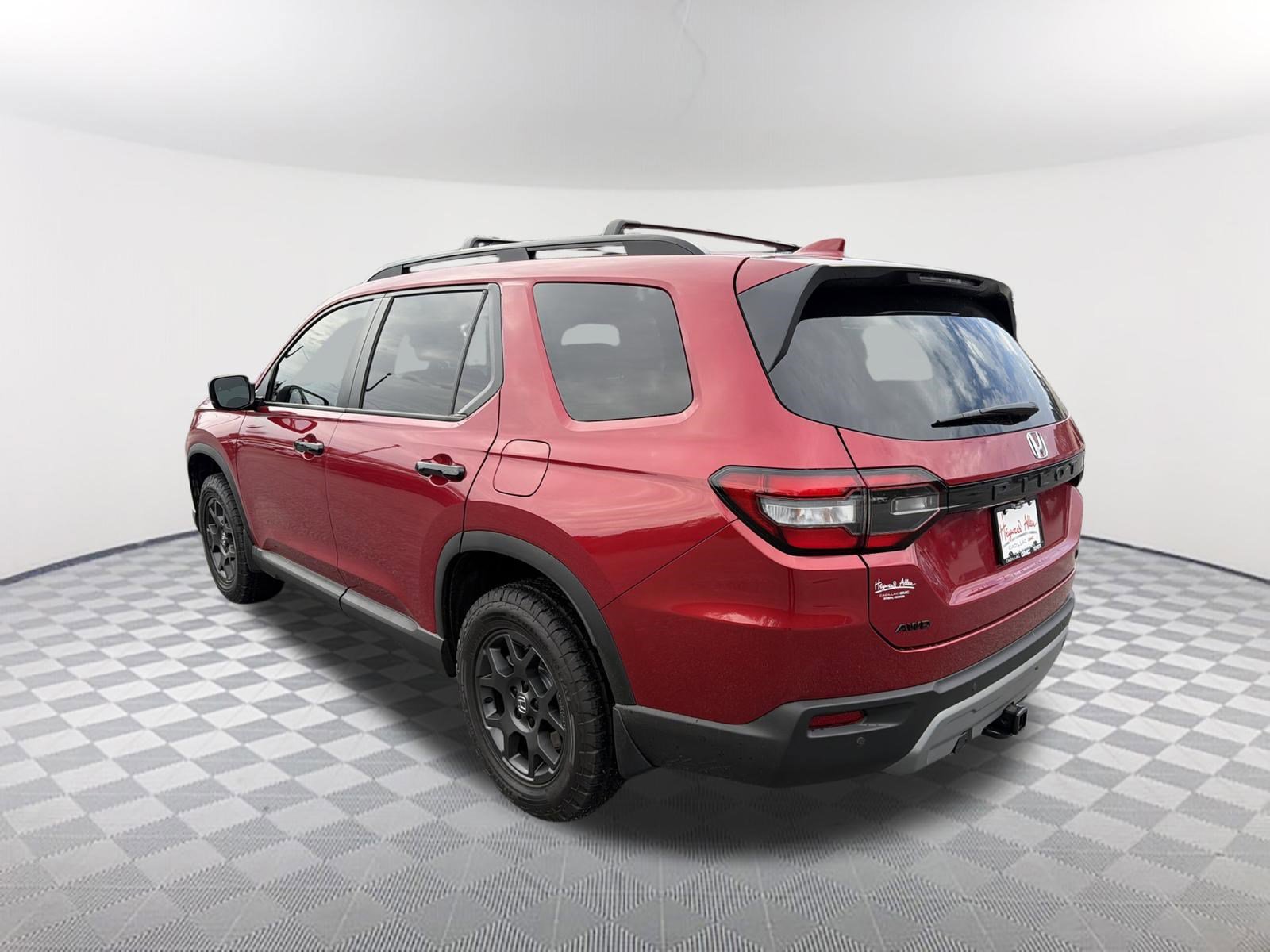 Used 2025 Honda Pilot TrailSport image 8