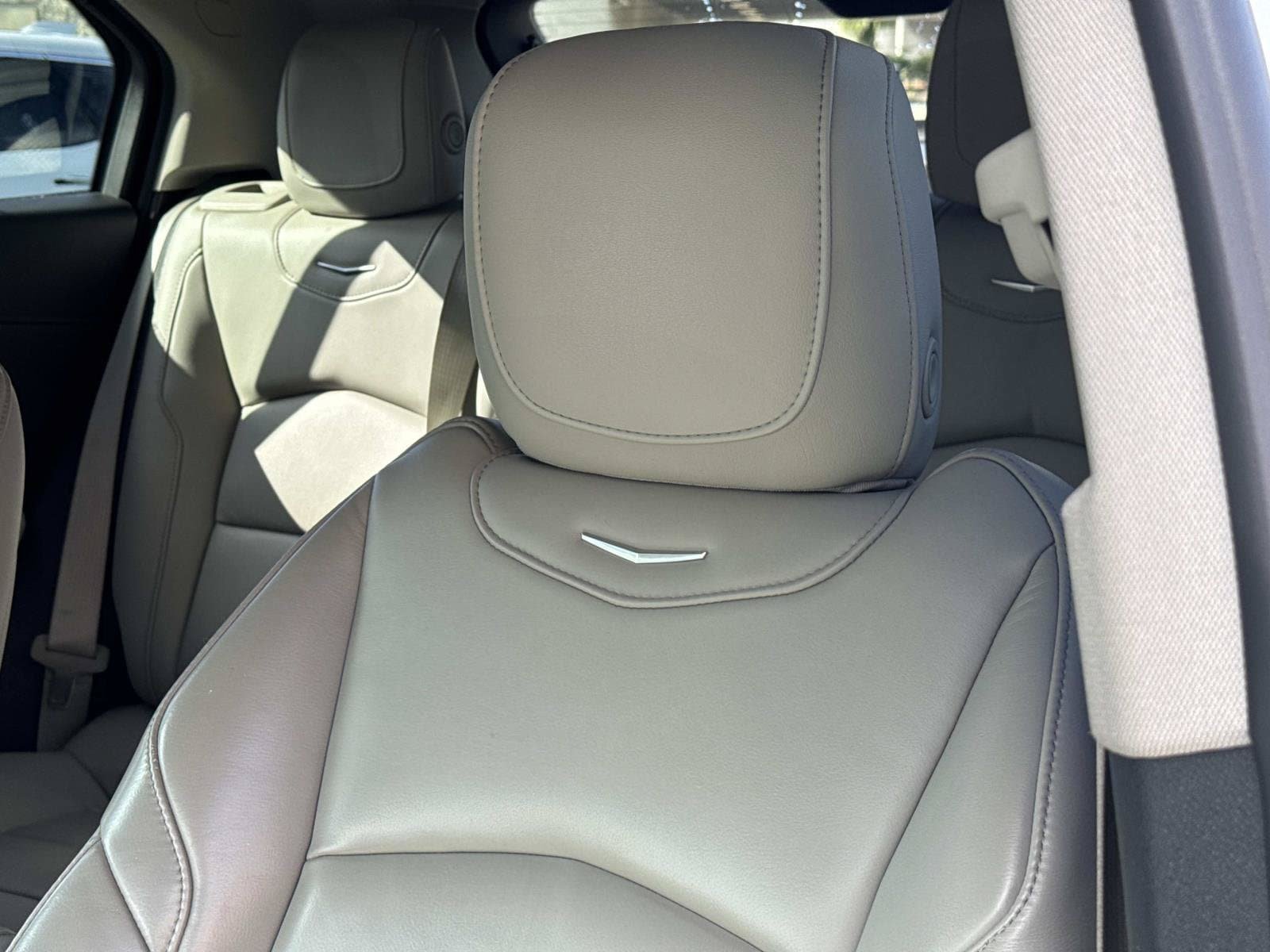 Used 2021 Cadillac XT4 Premium Luxury w/ Cold Weather Package FWD image 14