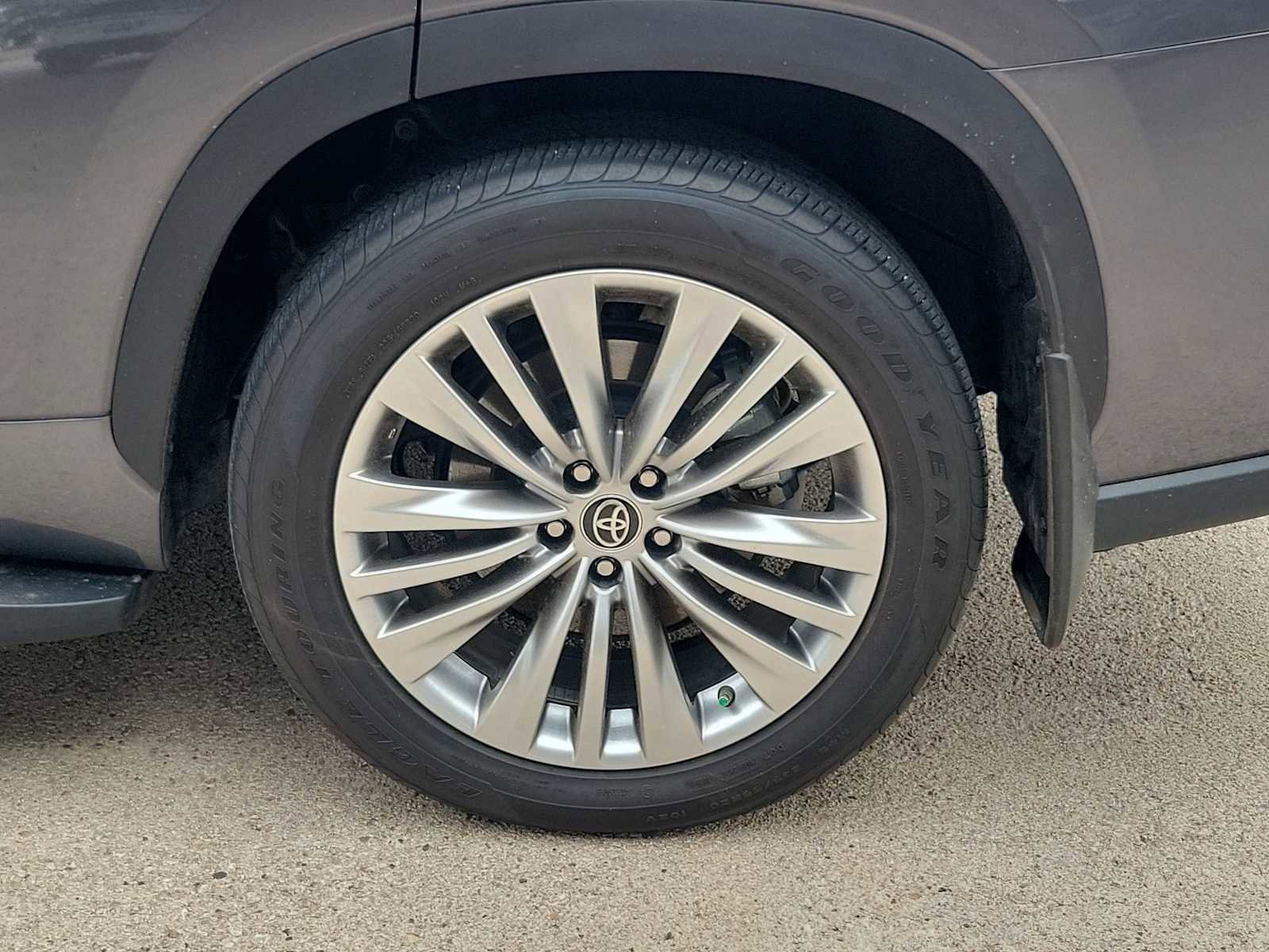 Used 2025 Toyota Highlander Platinum AWD/4WD image 12