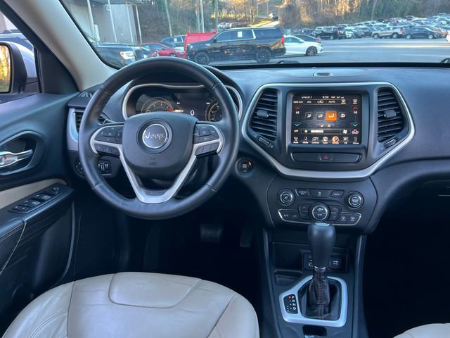 Used 2017 Jeep Cherokee Limited image 16