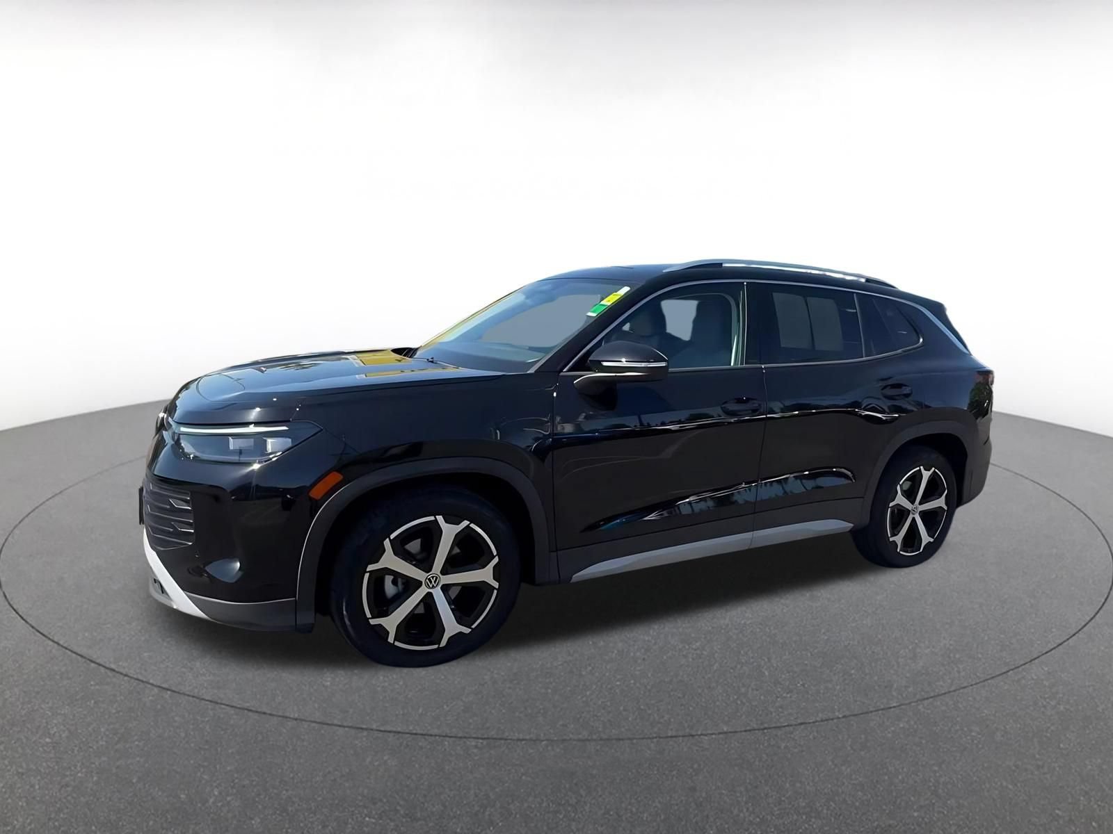 Used 2026 Volkswagen Tiguan SE FWD image 8