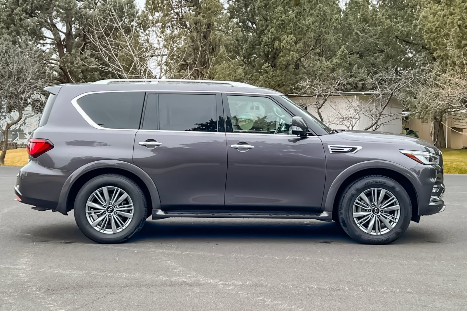 Used 2024 INFINITI QX80 Luxe image 3