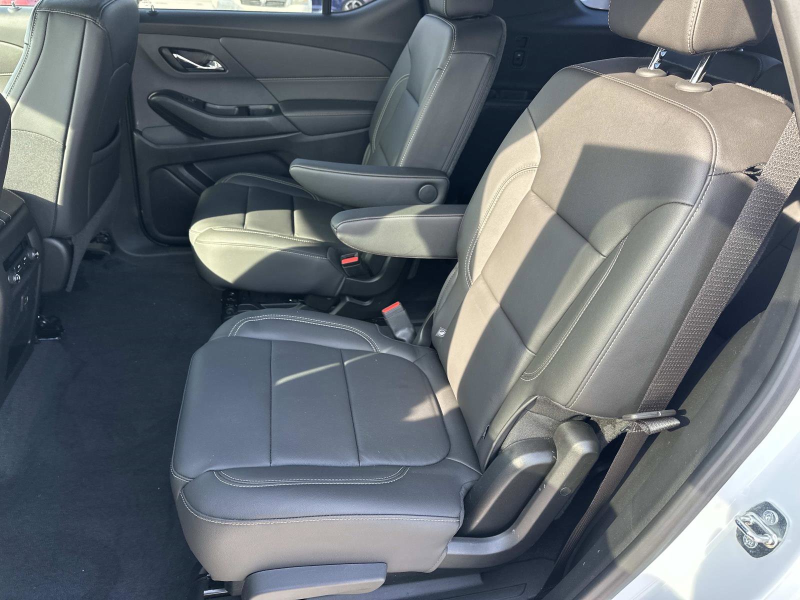 Used 2023 Chevrolet Traverse LT w/ Rear Camera Mirror Package image 11