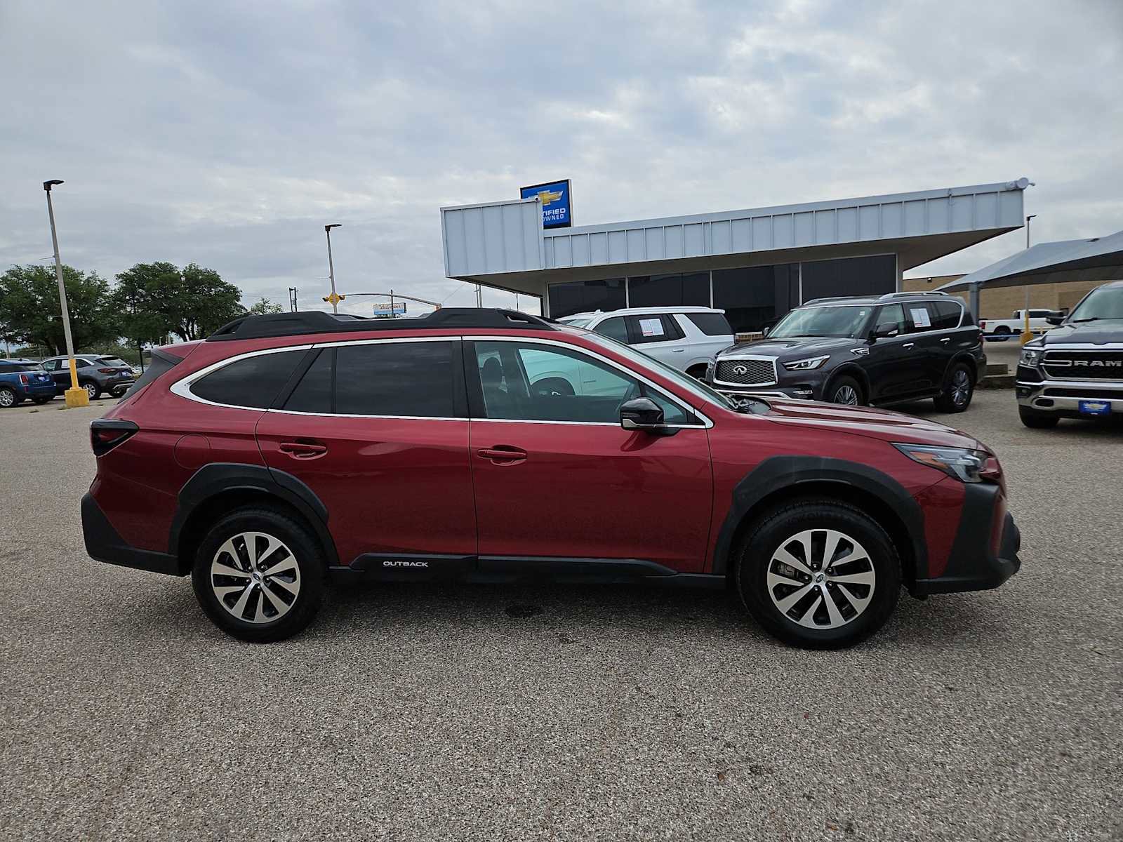 Used 2024 Subaru Outback Premium AWD/4WD image 9