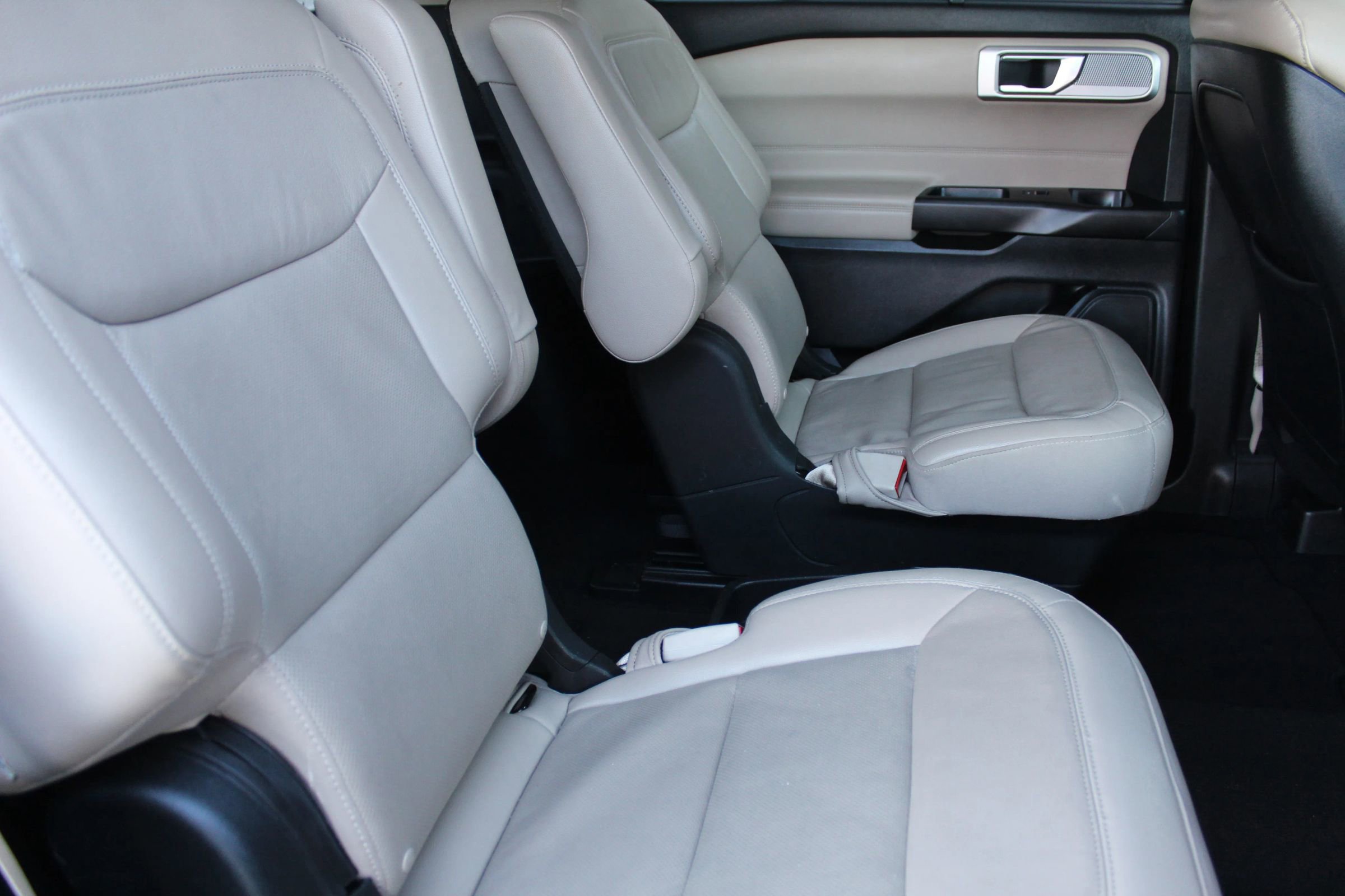 Used 2020 Ford Explorer Limited image 16
