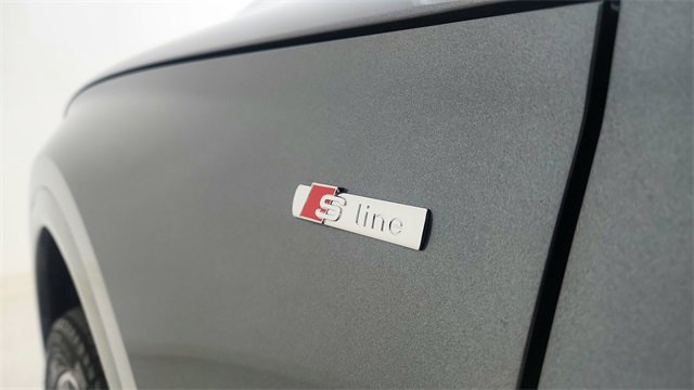 Used 2024 Audi Q5 e Prestige w/ Prestige Package image 17