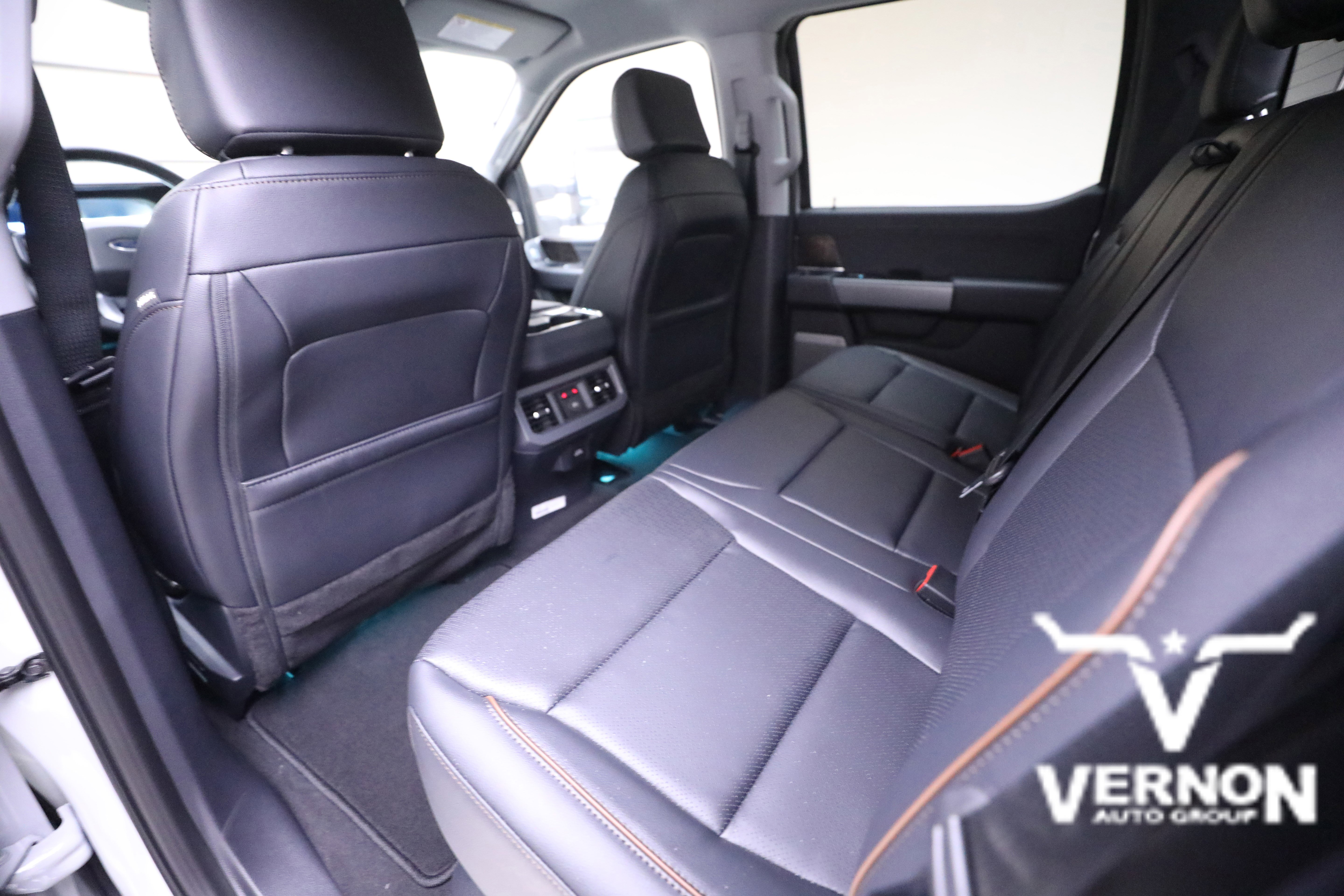 New 2026 Ford F250 Lariat w/ Chrome Package image 27