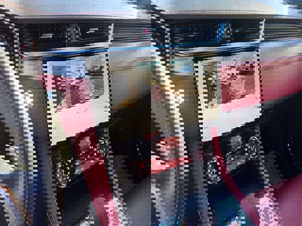 Used 2021 Jaguar F-PACE R-Dynamic S image 31