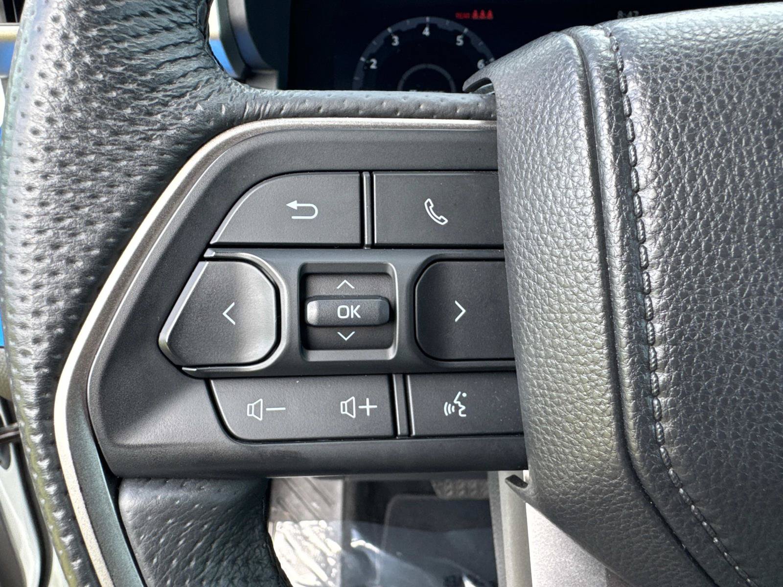 Used 2025 Toyota Tacoma TRD Off-Road AWD/4WD image 29