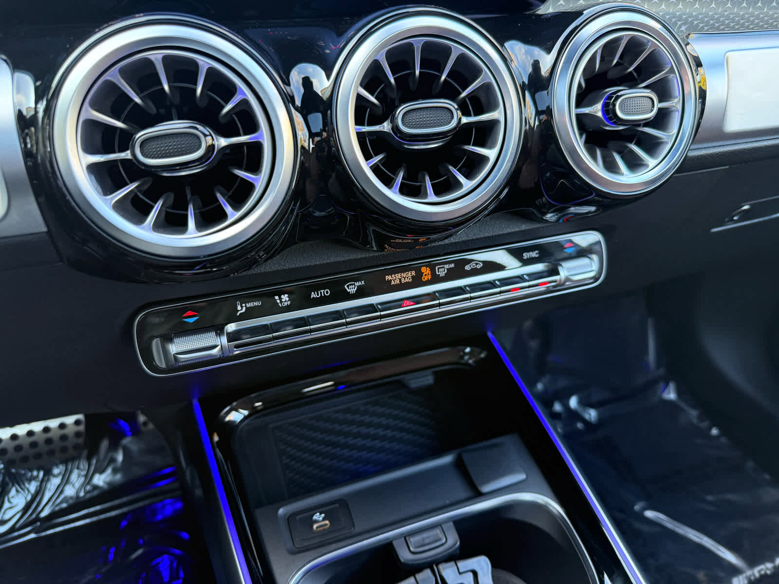 Used 2024 Mercedes-Benz GLB 35 AMG 4MATIC image 19