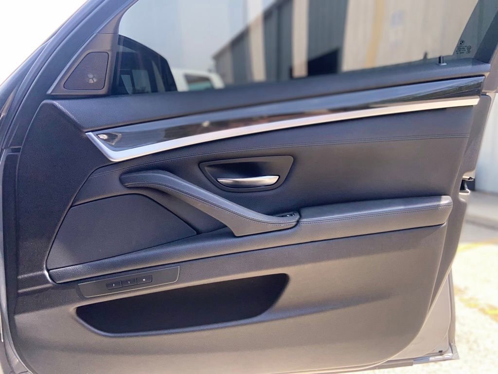 Used 2011 BMW 550i xDrive Sedan AWD/4WD image 16