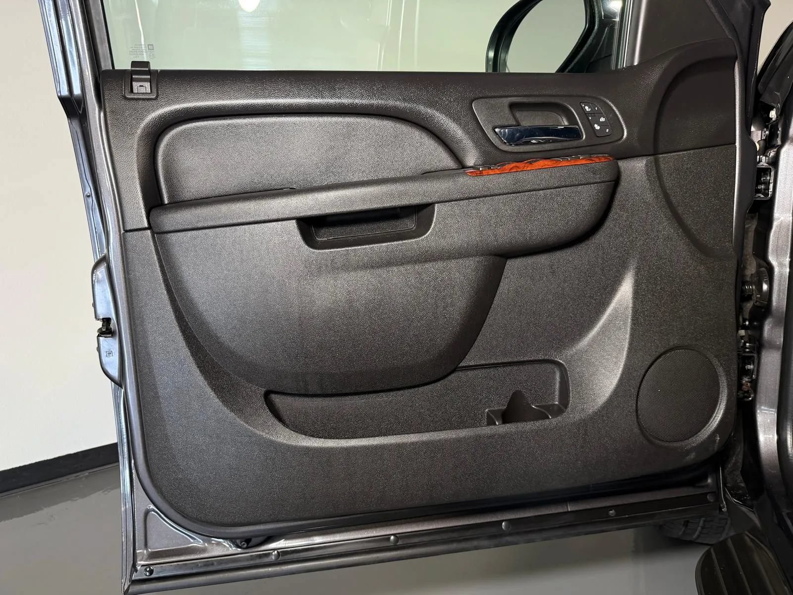 Used 2010 Chevrolet Avalanche LT w/ Luxury Package RWD image 24