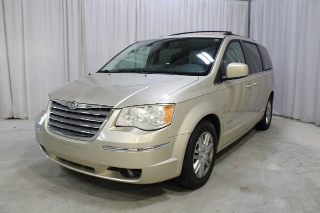 Used 2010 Chrysler Town & Country Touring FWD image 32
