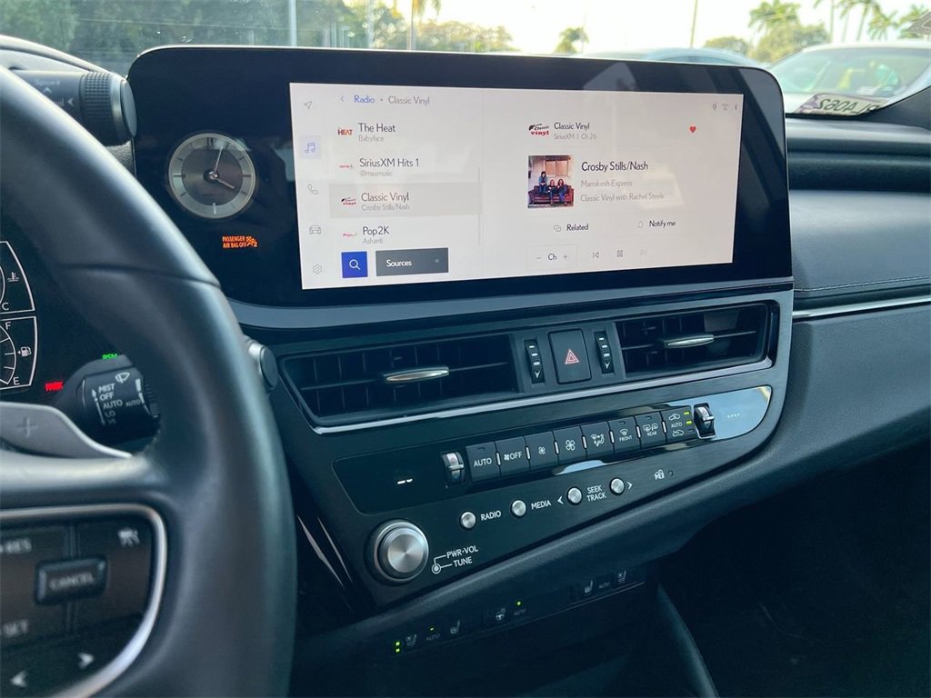 Certified 2025 Lexus ES 300h w/ Premium Package image 15