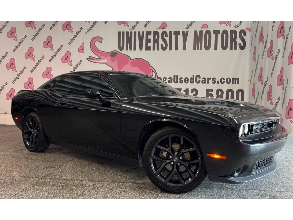 Used 2020 Dodge Challenger SXT w/ Blacktop Package RWD image 2